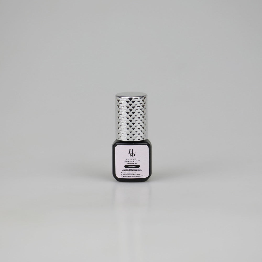 'Main Squeeze' Lash Adhesive